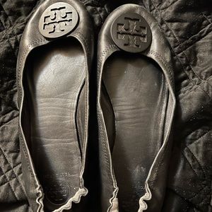 COPY - Tory Burch Minnie black travel ballet flat with logo. Size 9